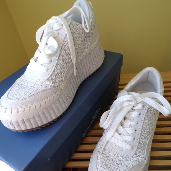 Universal Thread Persephone White Sneakers Memory Foam Women's Size 7 - Picture 3 of 14